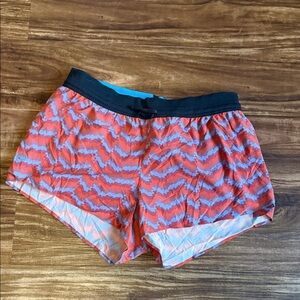 JANJI- size Small - Women's Coral Zigzag Athletic Shorts with Black Waistband